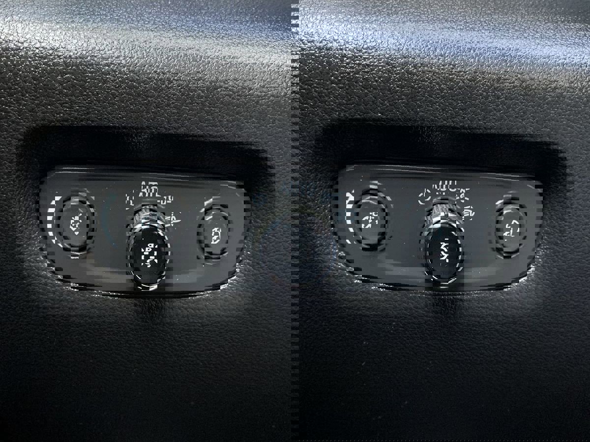 Used 2020 Chevrolet Traverse Premier AWD/4WD image 18