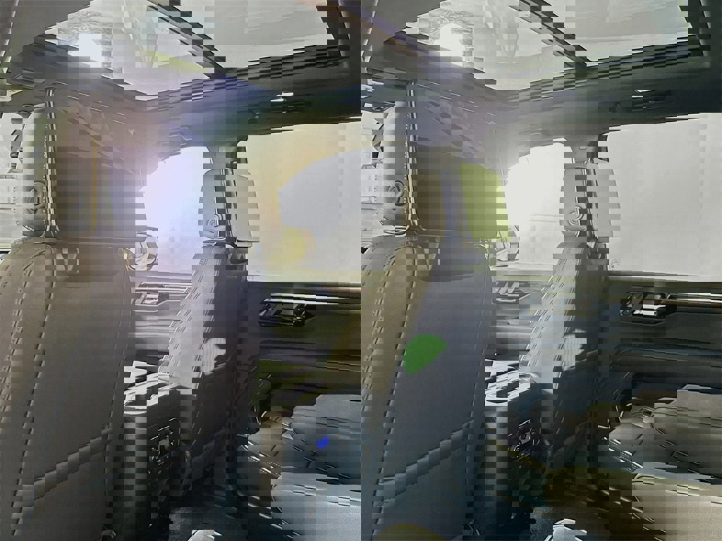 New 2025 Chevrolet Suburban Premier image 37