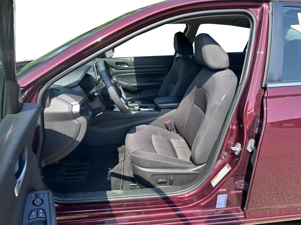 Used 2025 Nissan Altima 2.5 SV FWD image 8