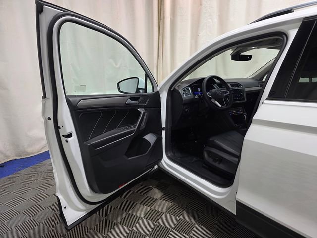 Certified 2022 Volkswagen Tiguan SE image 11