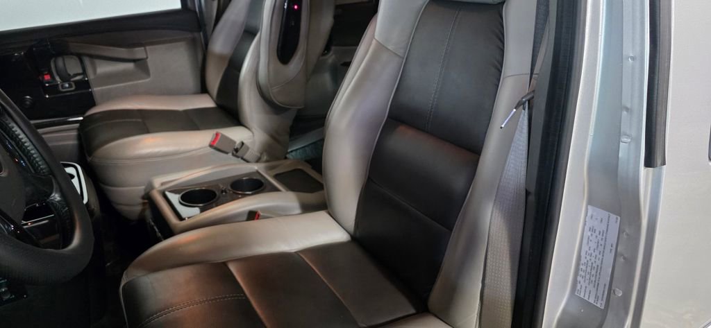 Used 2019 GMC Savana 2500 Extended w/ Enhanced Convenience Package image 13
