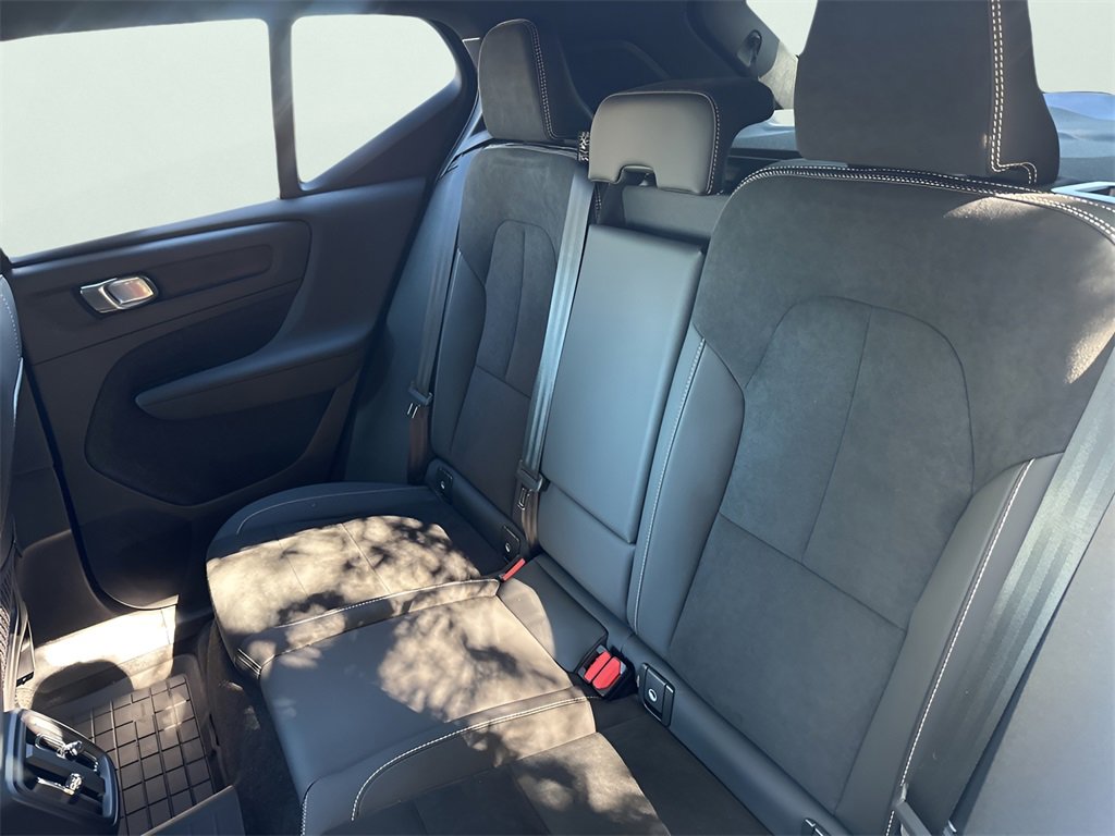 Used 2023 Volvo XC40 Recharge Plus image 43