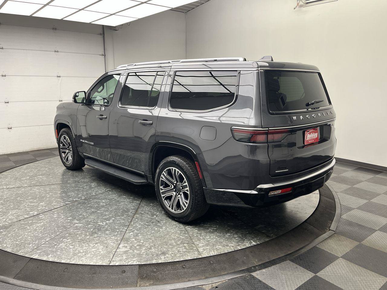 Used 2023 Jeep Wagoneer 4WD w/ Premium Group I image 2