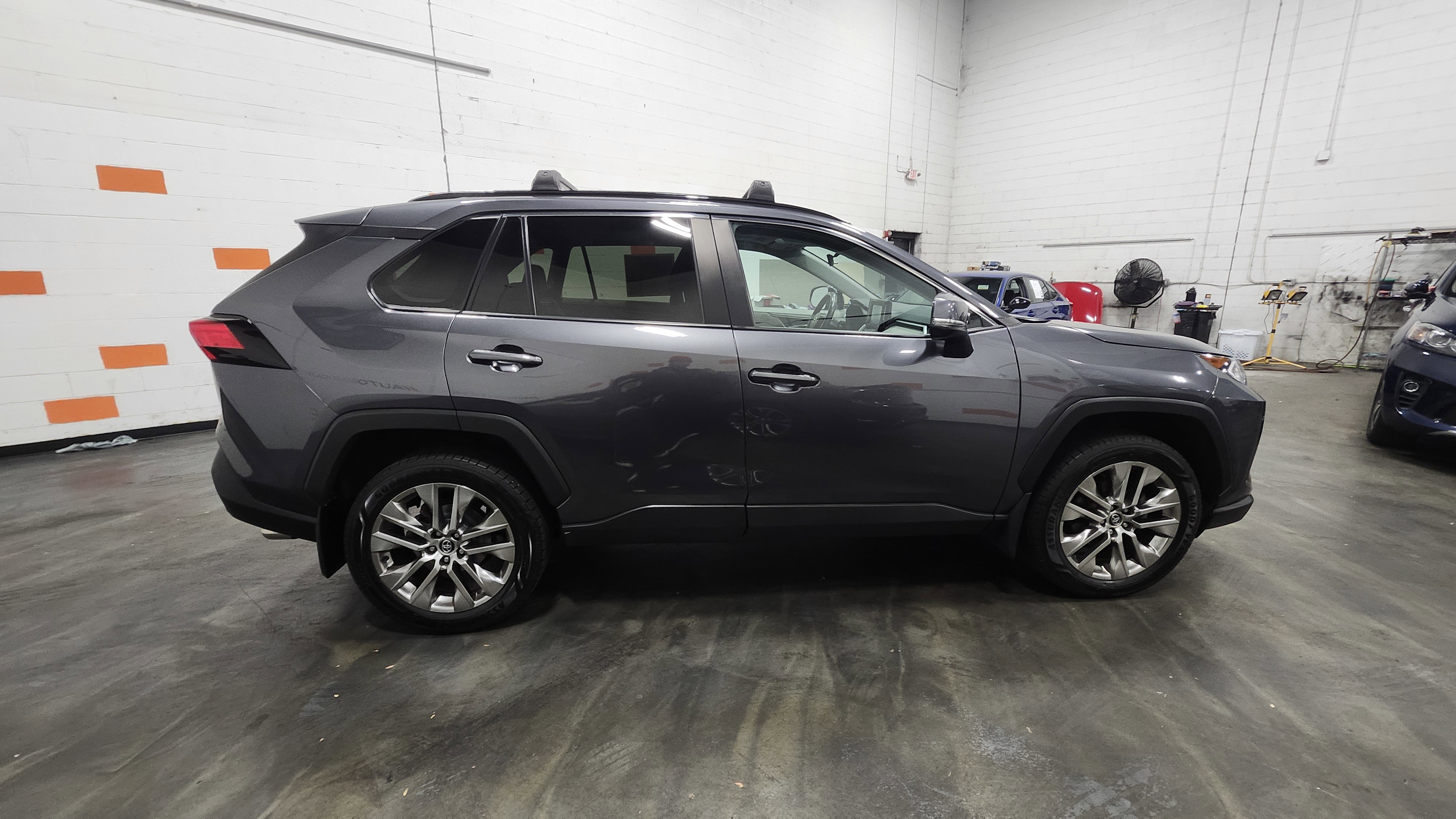 Used 2020 Toyota RAV4 XLE Premium image 12