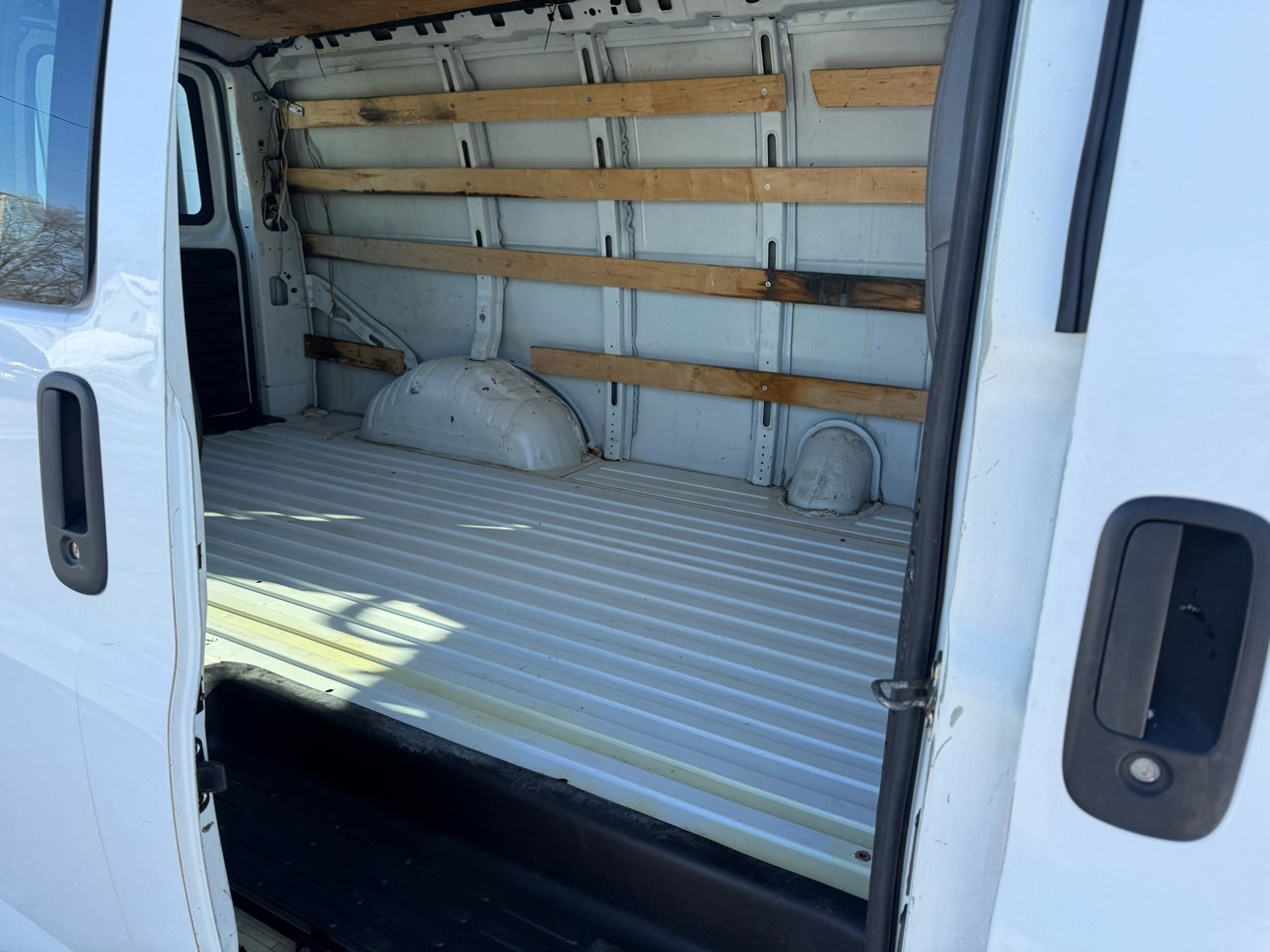 Used 2017 GMC Savana 2500 RWD 2500 135 image 14