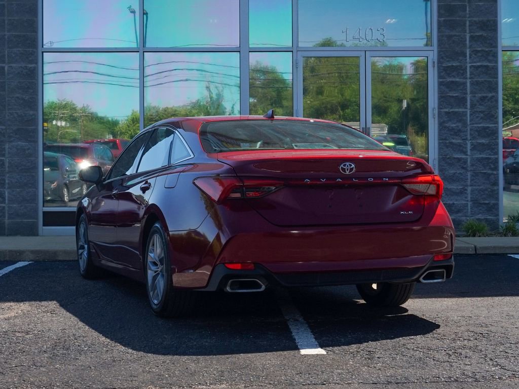 Used 2019 Toyota Avalon XLE FWD image 4