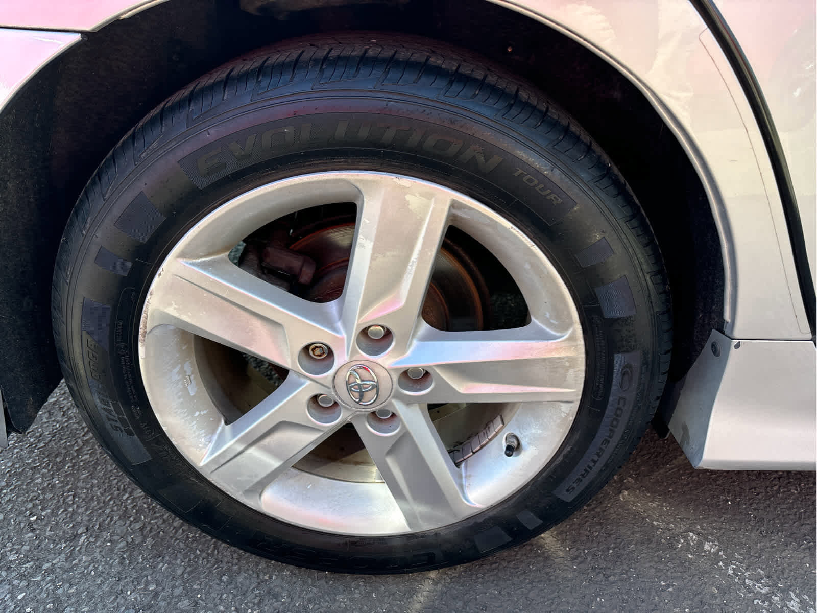 Used 2014 Toyota Camry SE FWD image 17