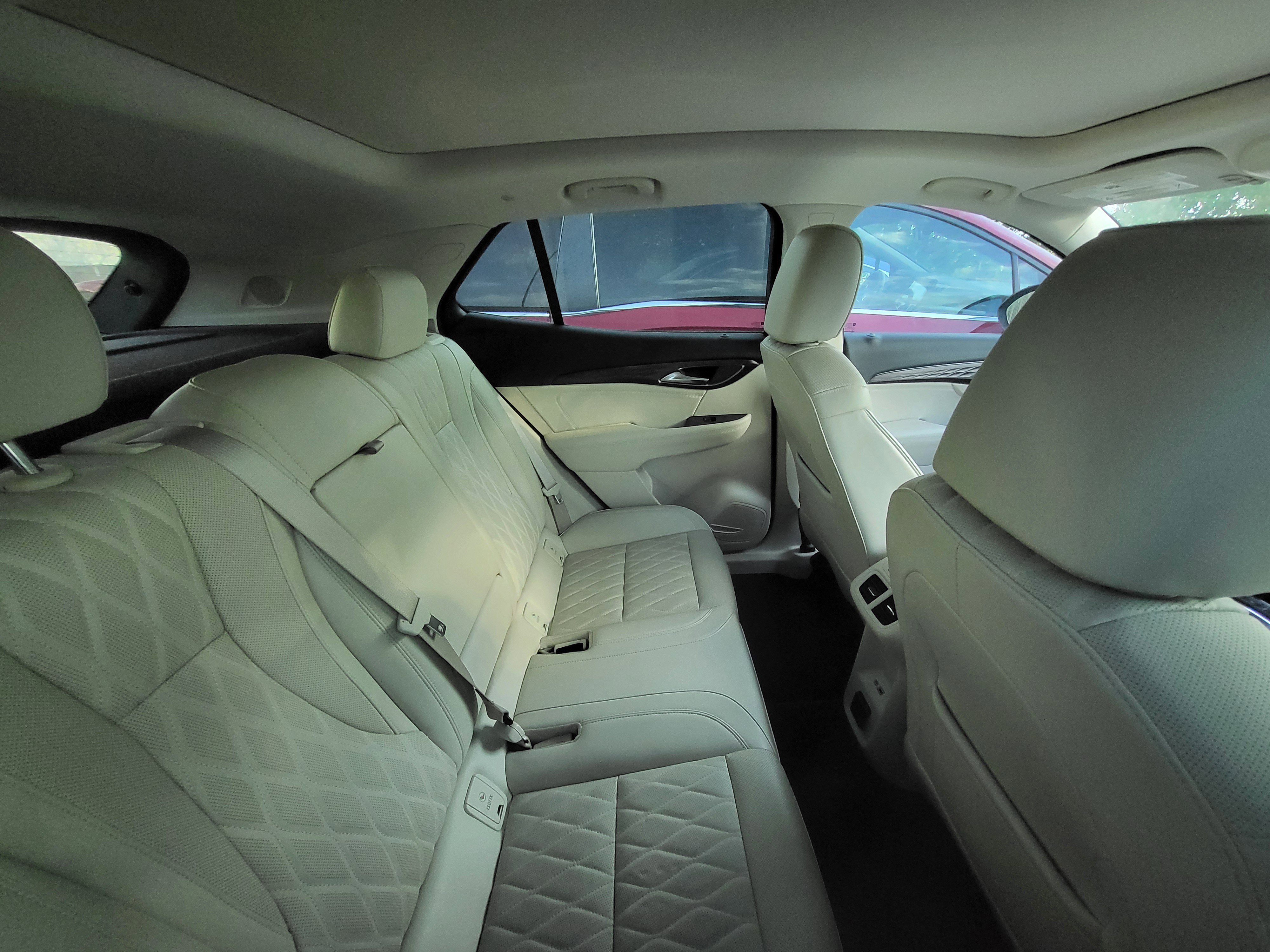 Used 2023 Buick Envision Avenir image 9