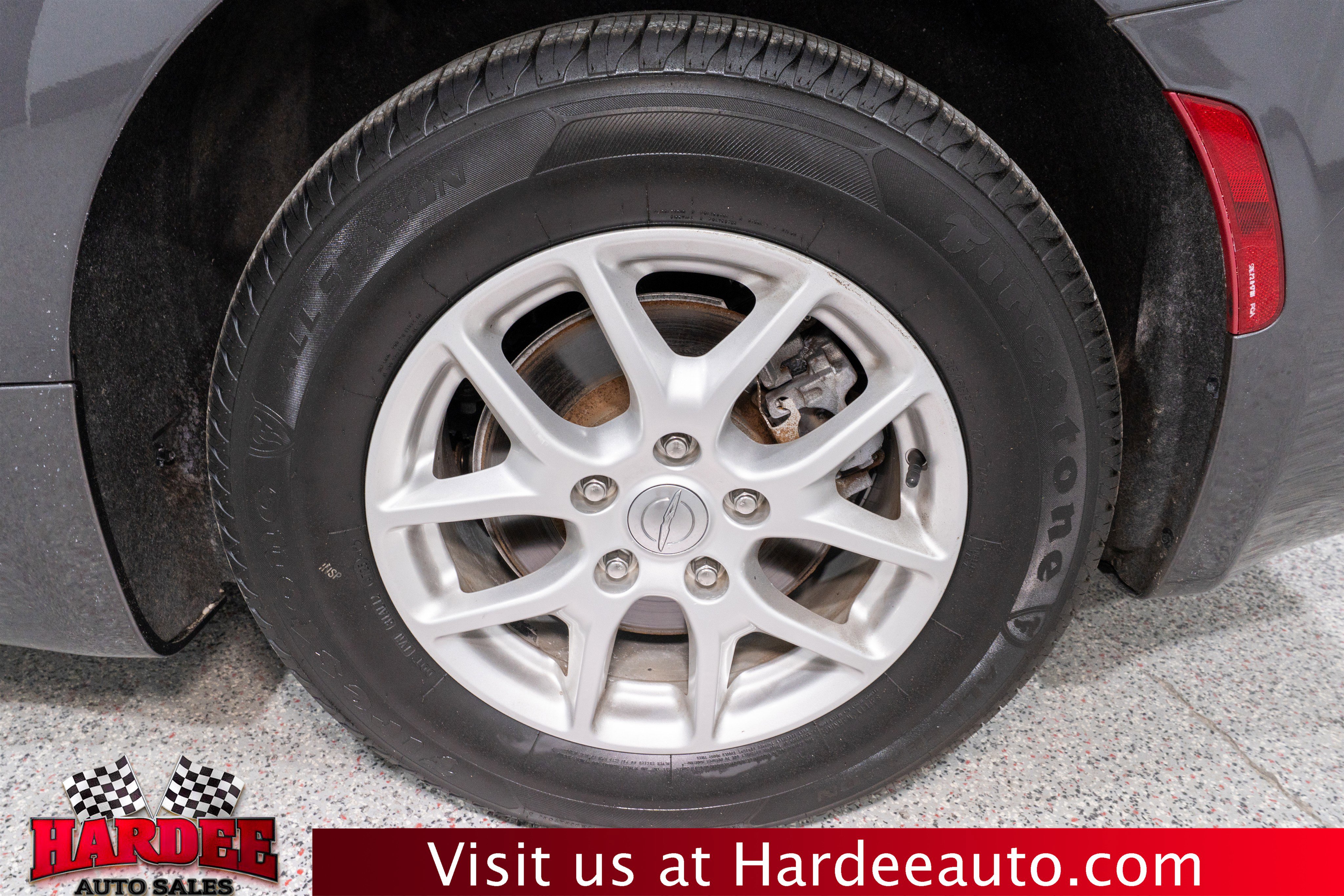 Used 2020 Chrysler Pacifica Touring-L image 8