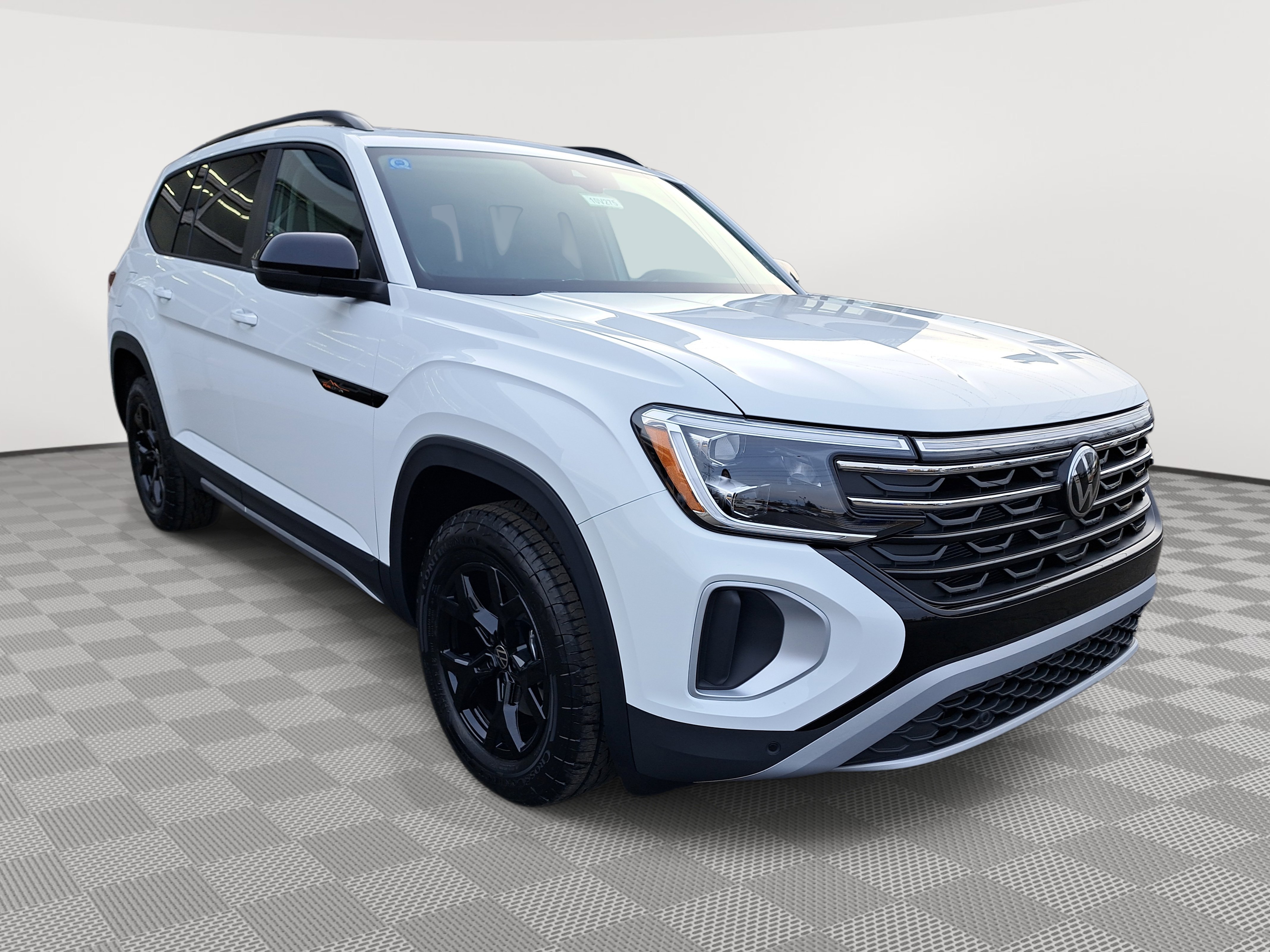 New 2025 Volkswagen Atlas Peak Edition SE image 4