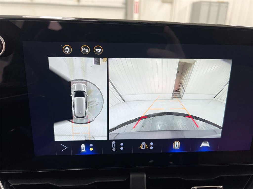 Used 2025 Chevrolet Equinox ACTIV w/ Safety and Technology Package image 15