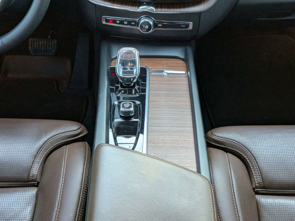Certified 2023 Volvo XC60 B5 Ultimate w/ Protection Package Premier FWD image 19