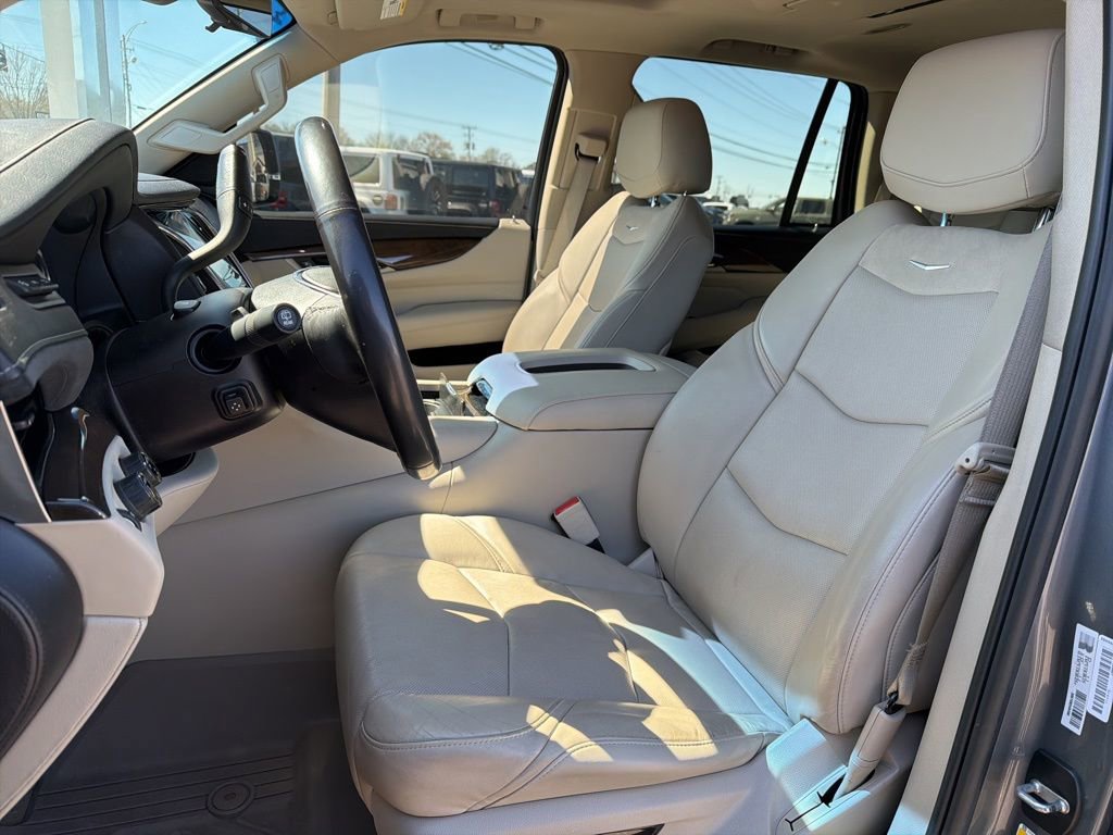 Used 2018 Cadillac Escalade Premium Luxury AWD/4WD image 38