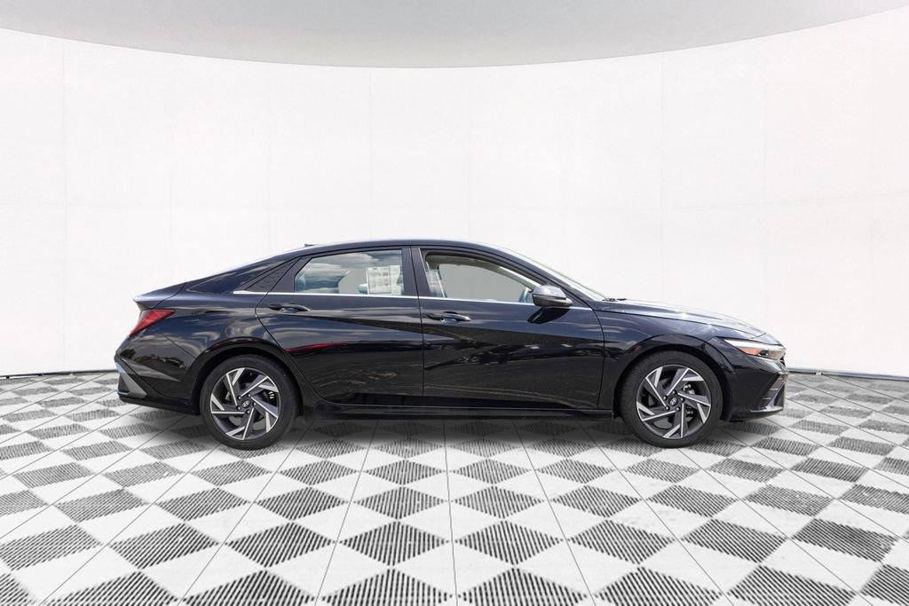 Certified 2024 Hyundai Elantra Limited FWD image 11