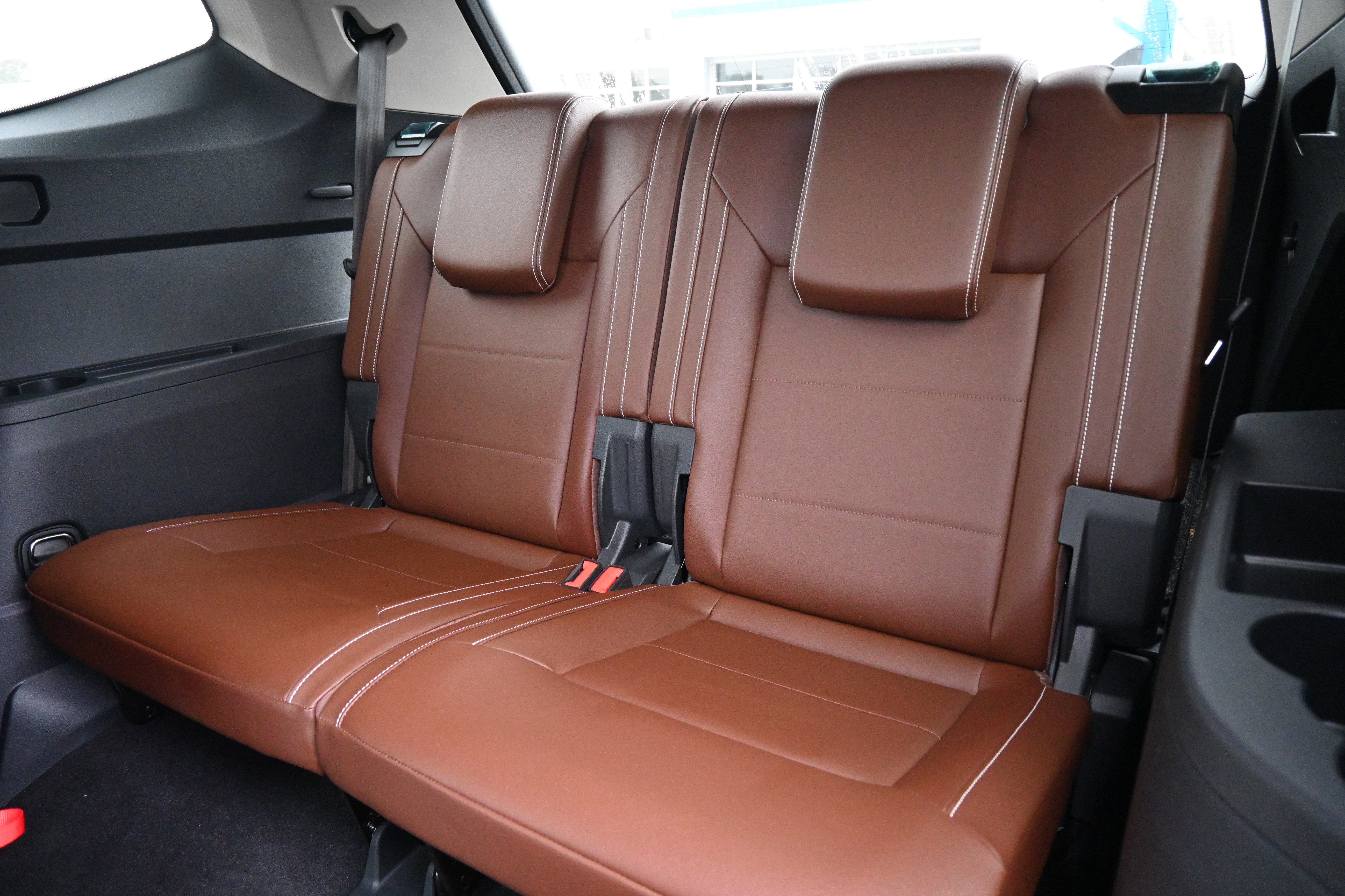 Used 2023 Volkswagen Atlas SEL R-Line image 31