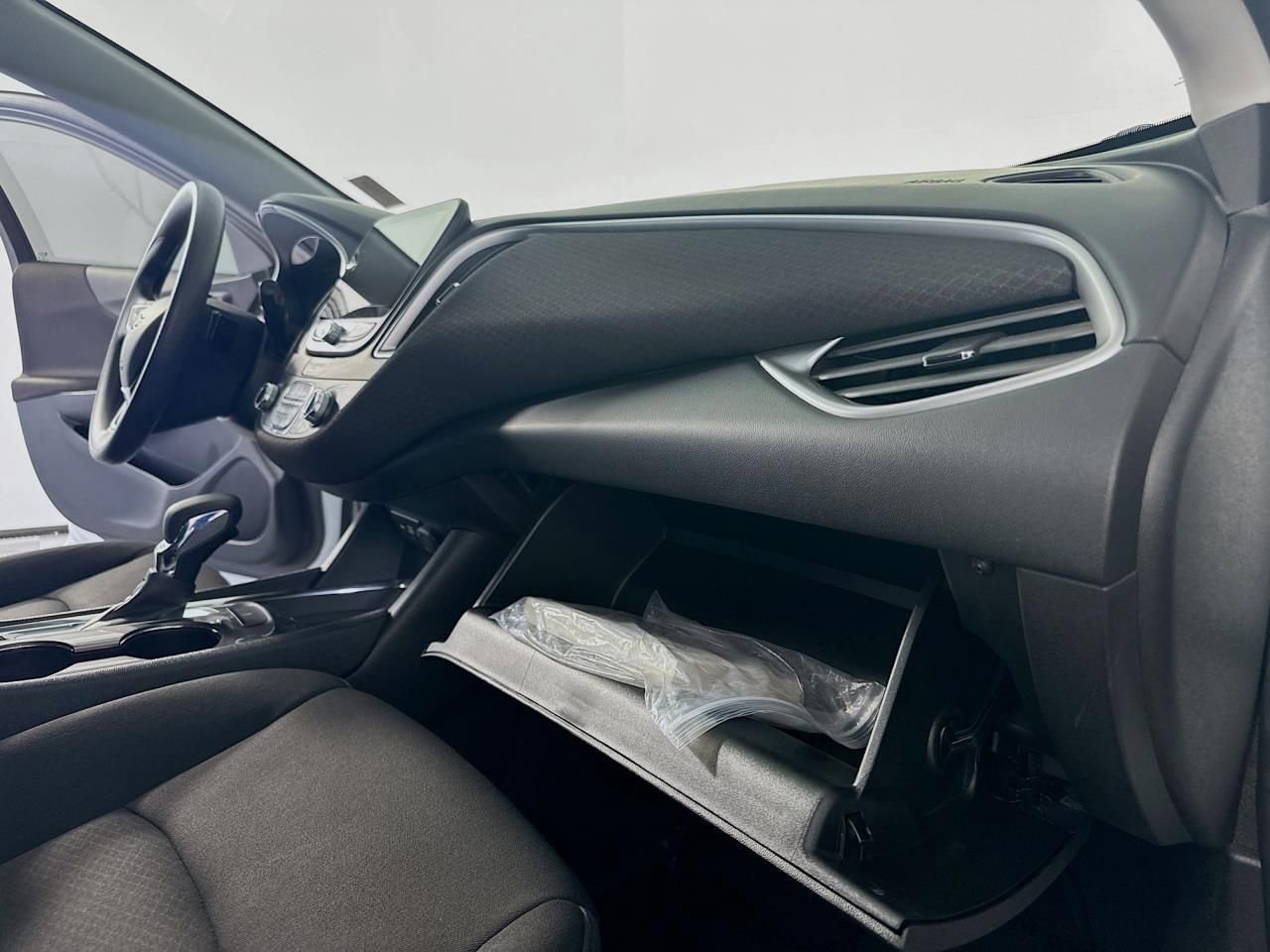 Used 2023 Chevrolet Malibu LT image 39
