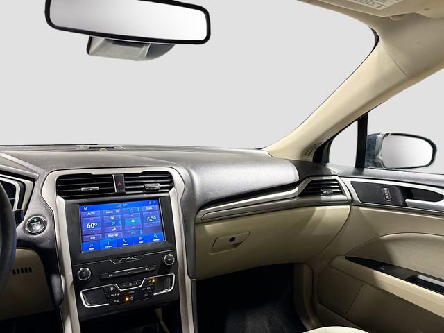 Used 2020 Ford Fusion SE image 21