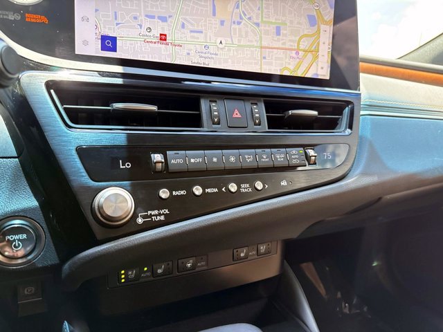 Used 2025 Lexus ES 300h w/ Premium Package FWD image 25