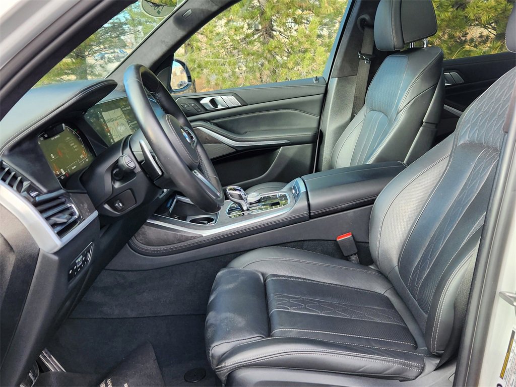 Used 2021 BMW X7 M50i image 8