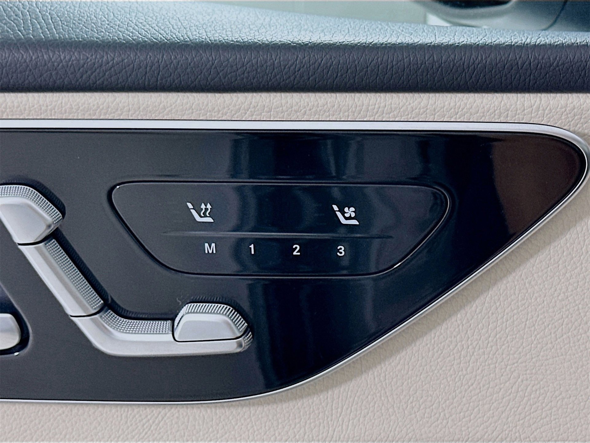 Used 2025 Mercedes-Benz C 300 Sedan image 22