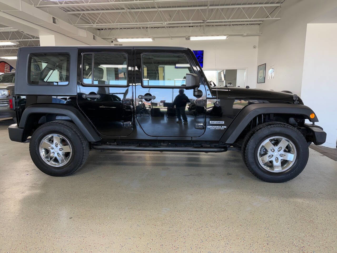 Used 2010 Jeep Wrangler Unlimited Sport image 6