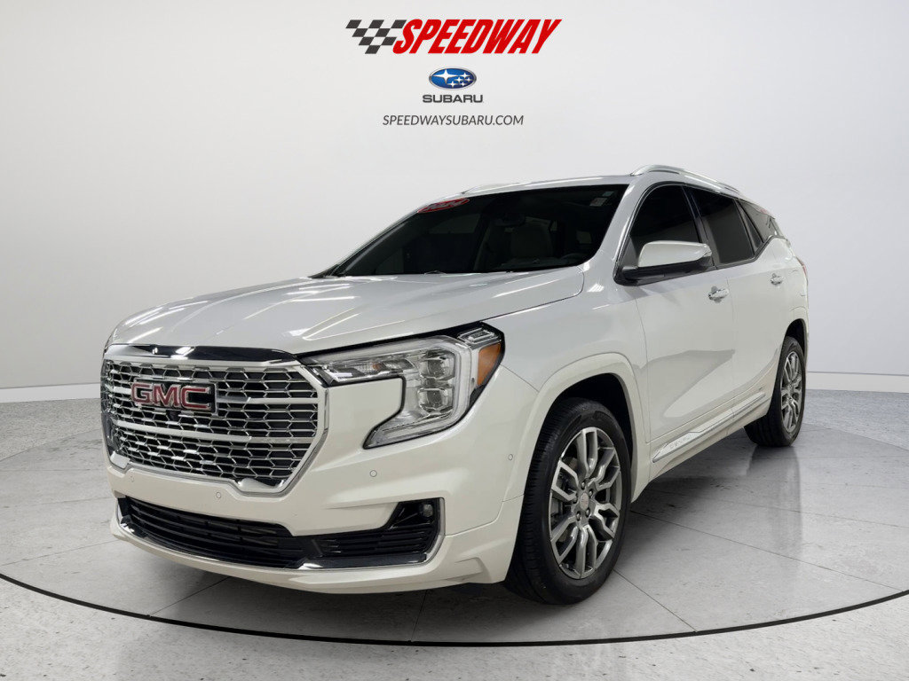 Used 2024 GMC Terrain Denali w/ Denali Premium Package image 3