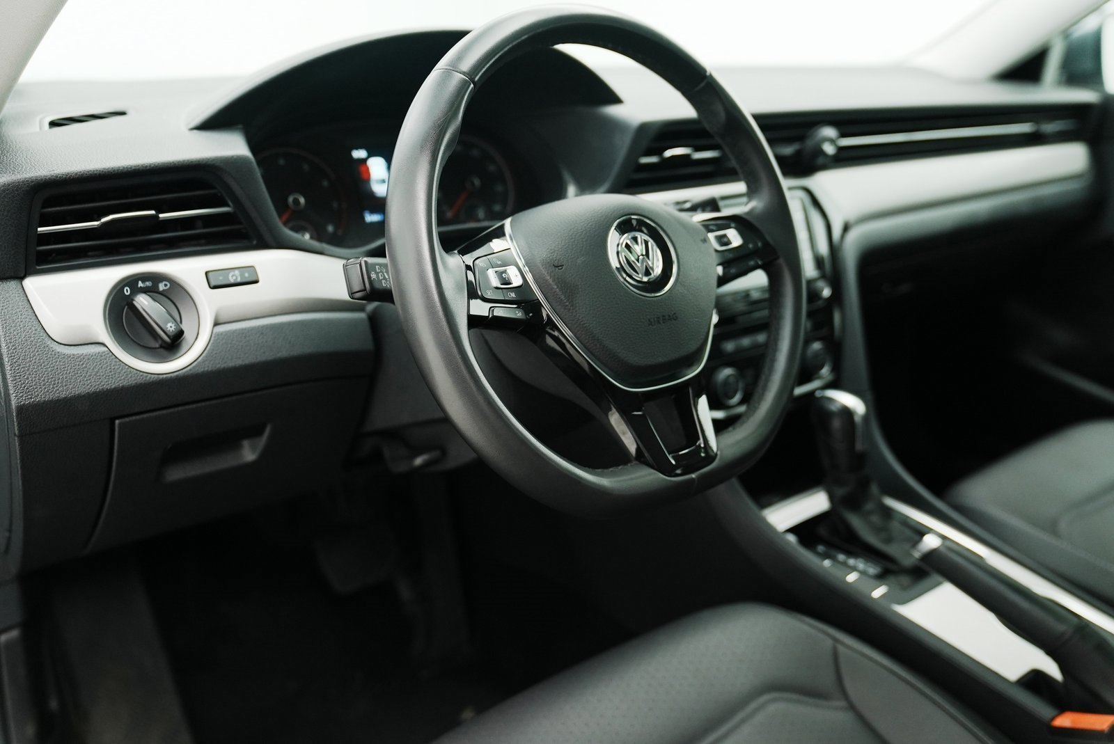 Used 2022 Volkswagen Passat 2.0T SE image 21