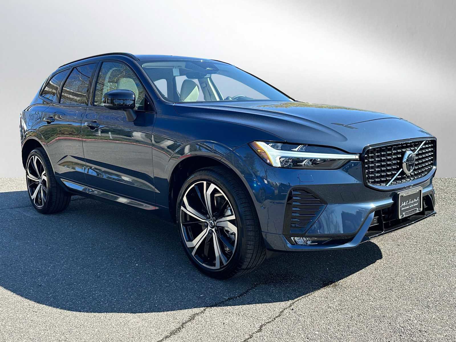 New 2025 Volvo XC60 B5 Ultra w/ Protection Package Premier image 7