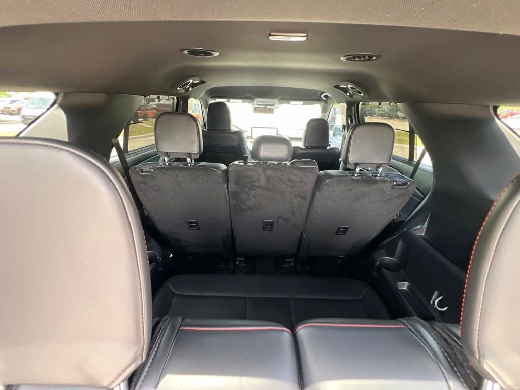 Used 2025 Ford Explorer ST-Line w/ Premium Package RWD image 32
