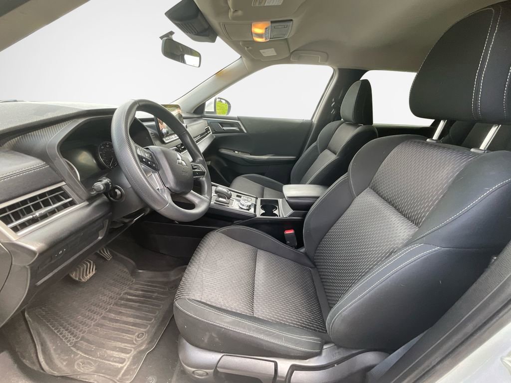 Used 2022 Mitsubishi Outlander ES AWD/4WD image 12