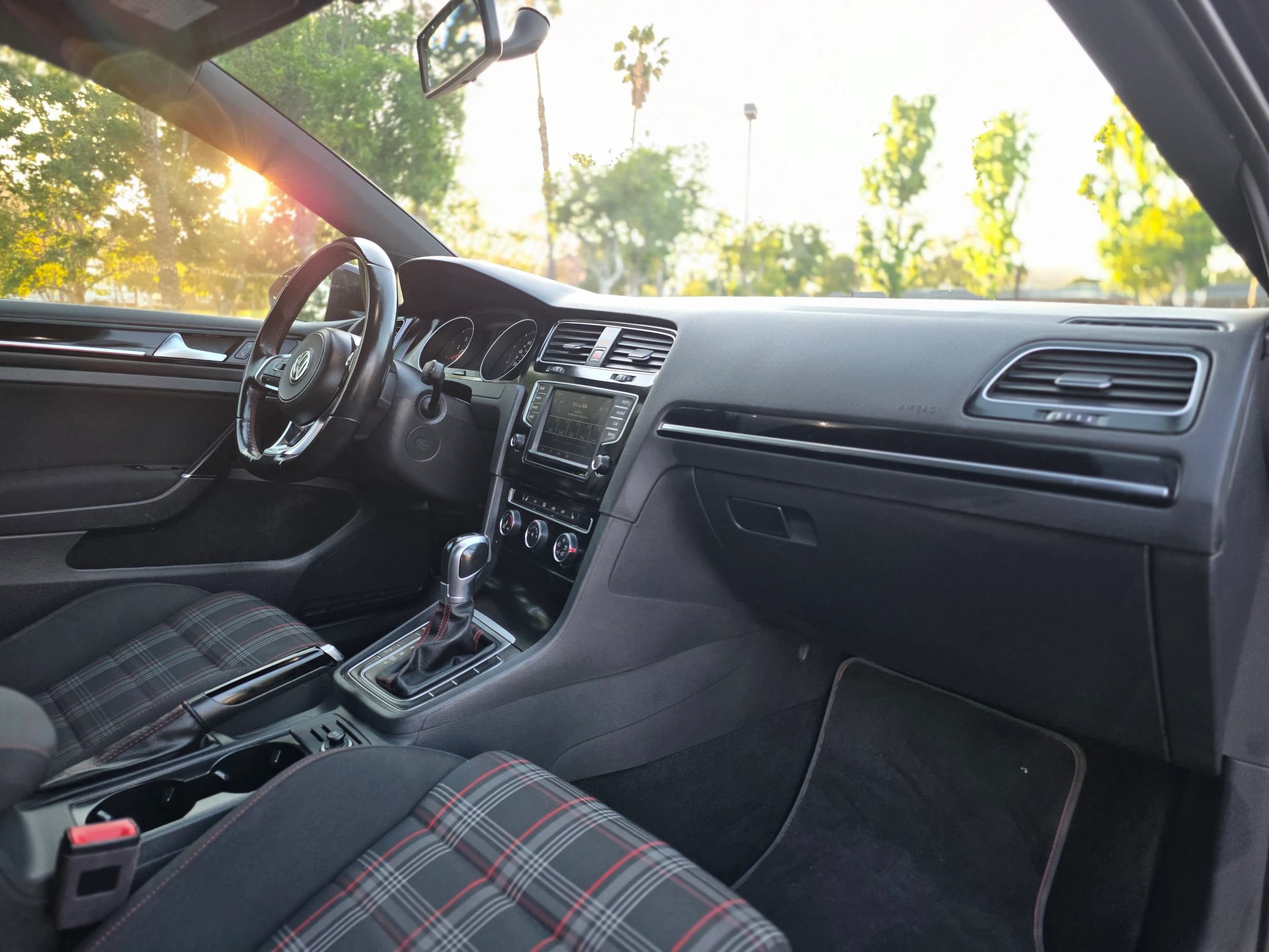 Used 2017 Volkswagen GTI Sport FWD image 15