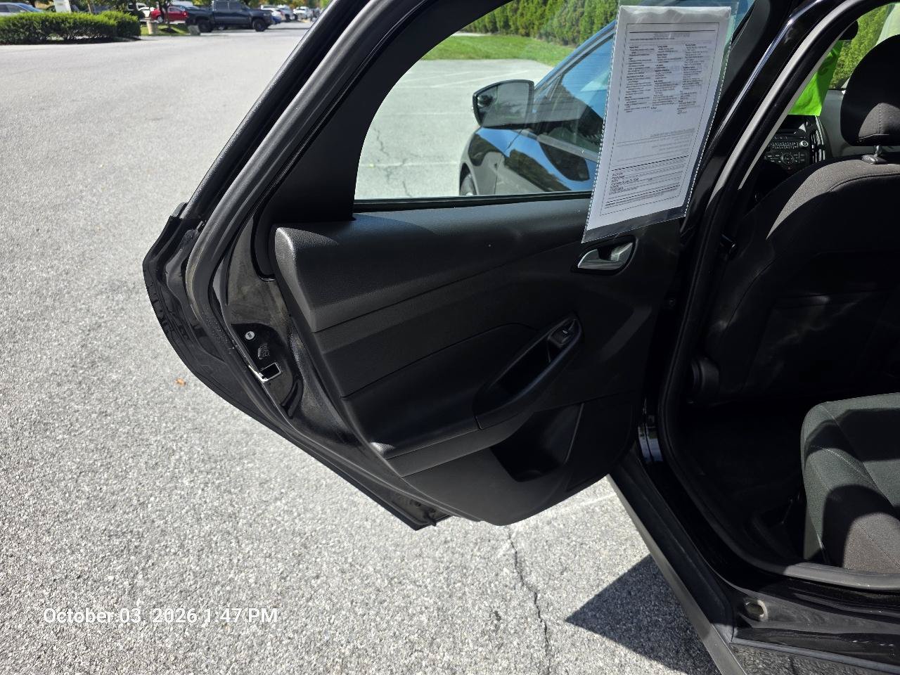 Used 2017 Ford Focus SE FWD image 14