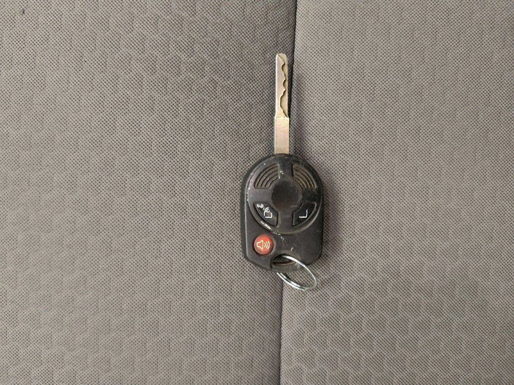 Used 2018 Ford Escape SE w/ Ford Safe & Smart Package FWD image 32