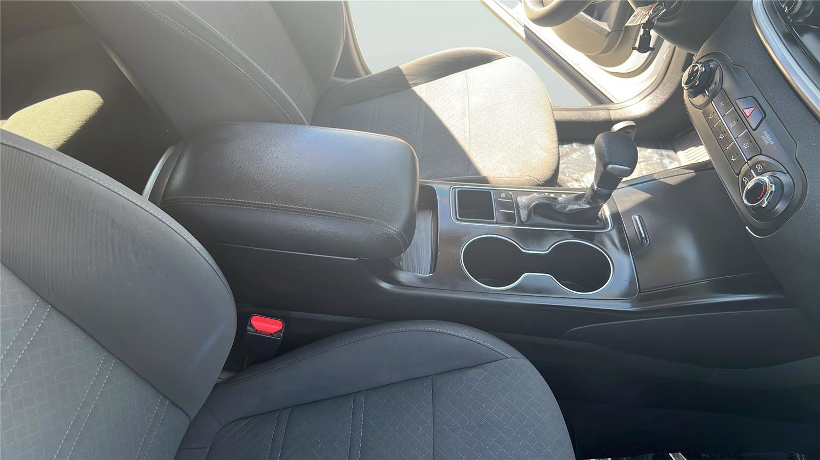 Used 2020 Kia Sorento LX FWD image 21