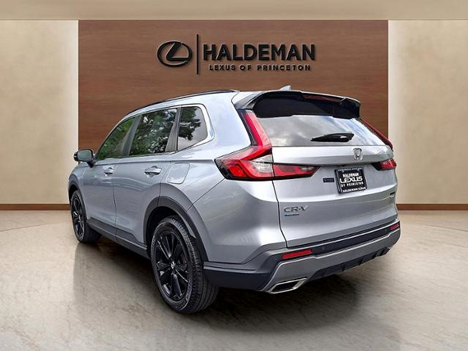 Used 2024 Honda CR-V Sport Touring image 4