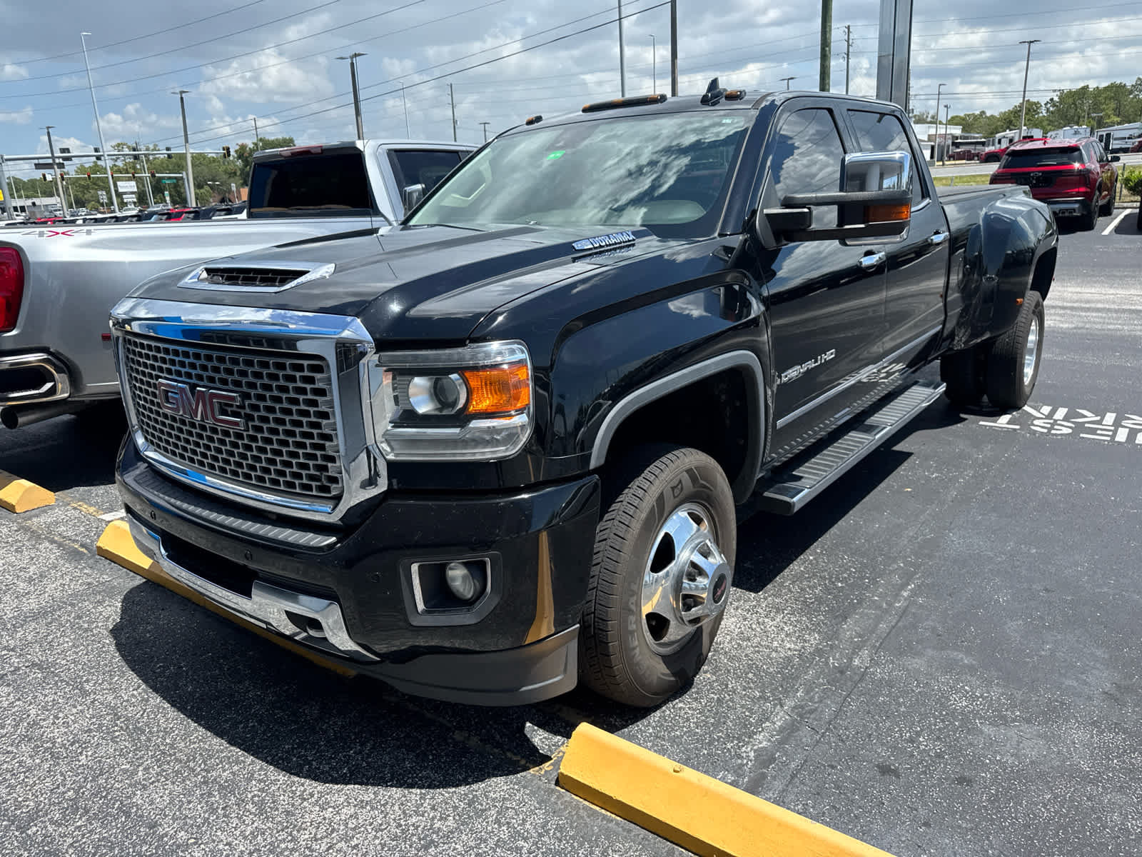 Used 2017 GMC Sierra 3500 Denali w/ Duramax Plus Package AWD/4WD image 2
