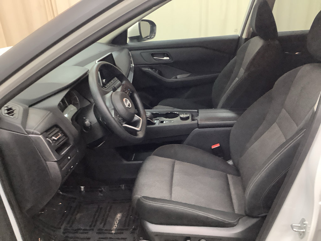 Used 2024 Nissan Rogue SV image 15