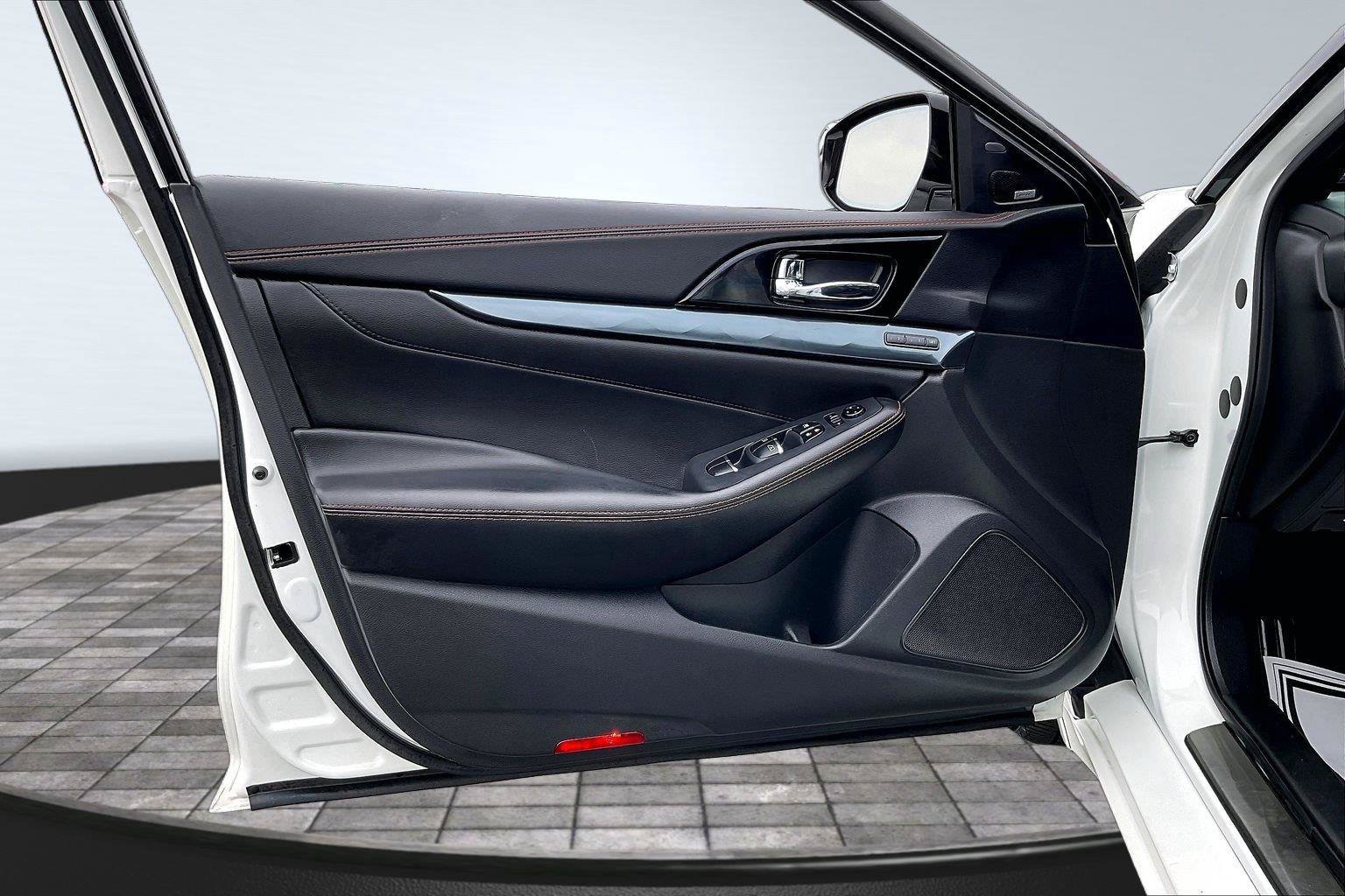 Certified 2020 Nissan Maxima SR w/ Sport Mat Group FWD image 24