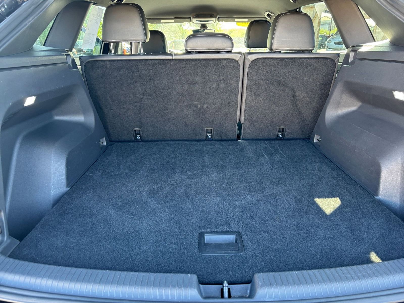 Used 2024 Volkswagen Atlas Cross Sport SE image 31