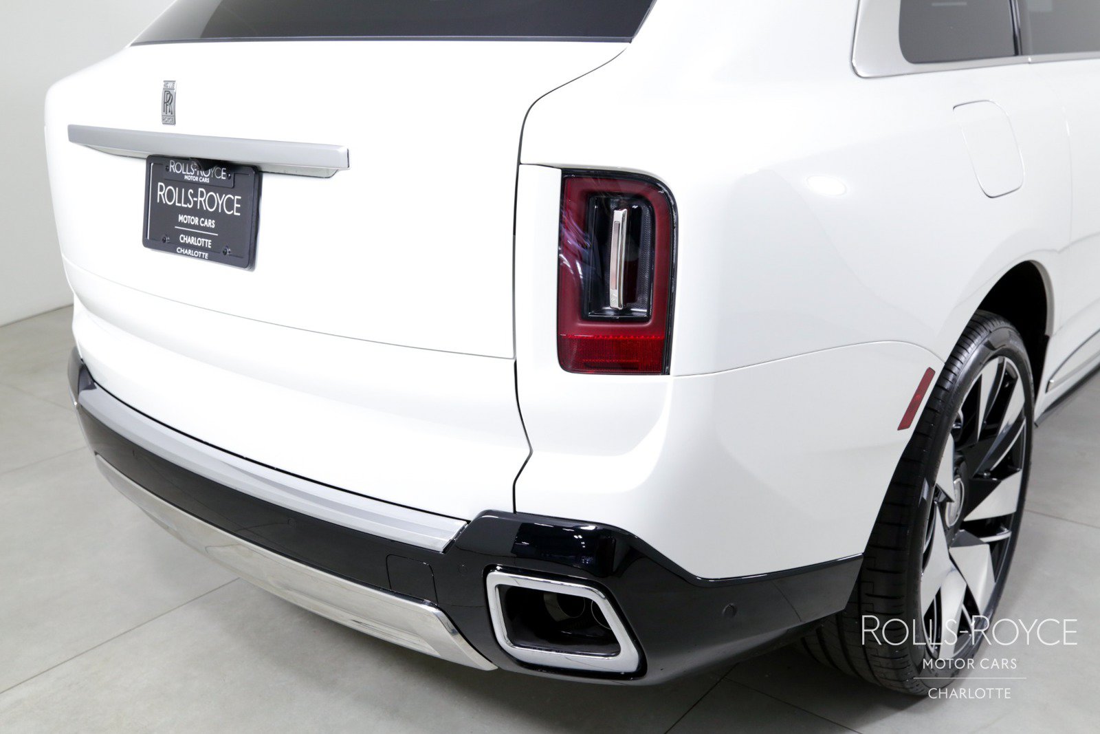 Certified 2025 Rolls-Royce Cullinan AWD/4WD image 44
