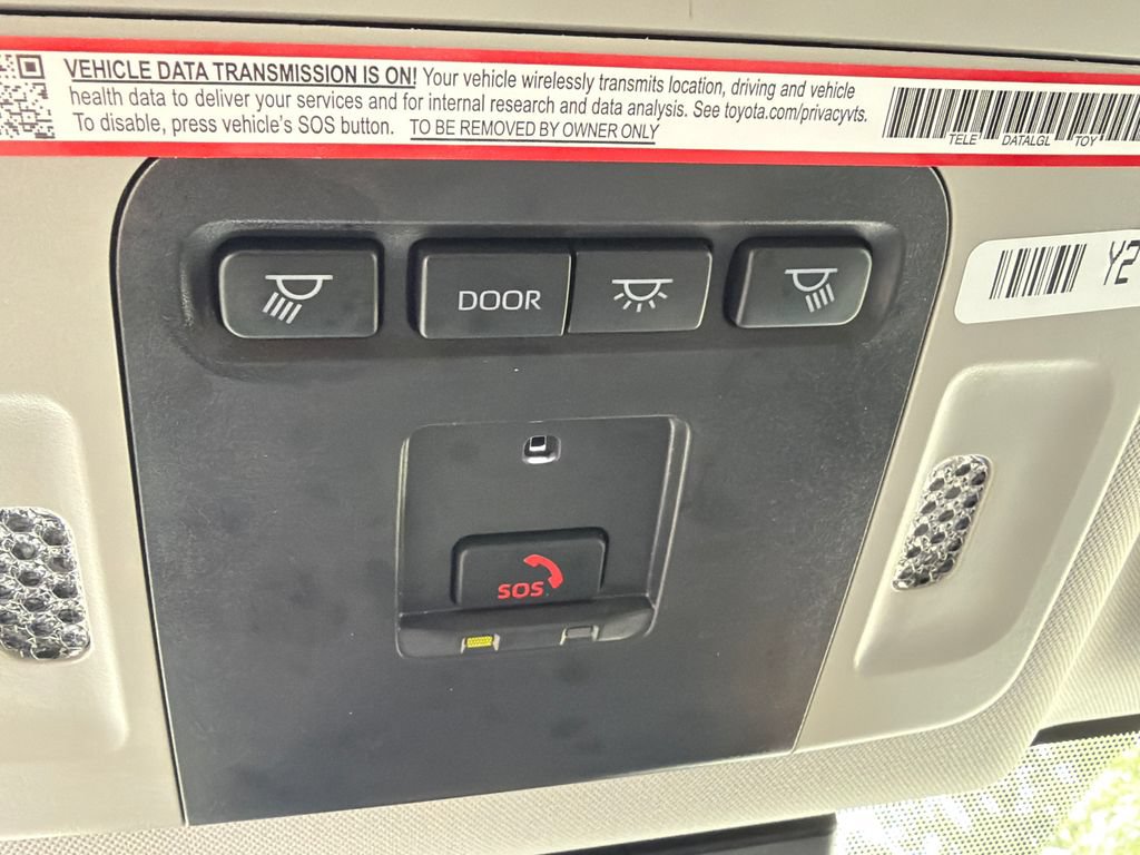 Used 2025 Toyota Camry XLE AWD/4WD image 29