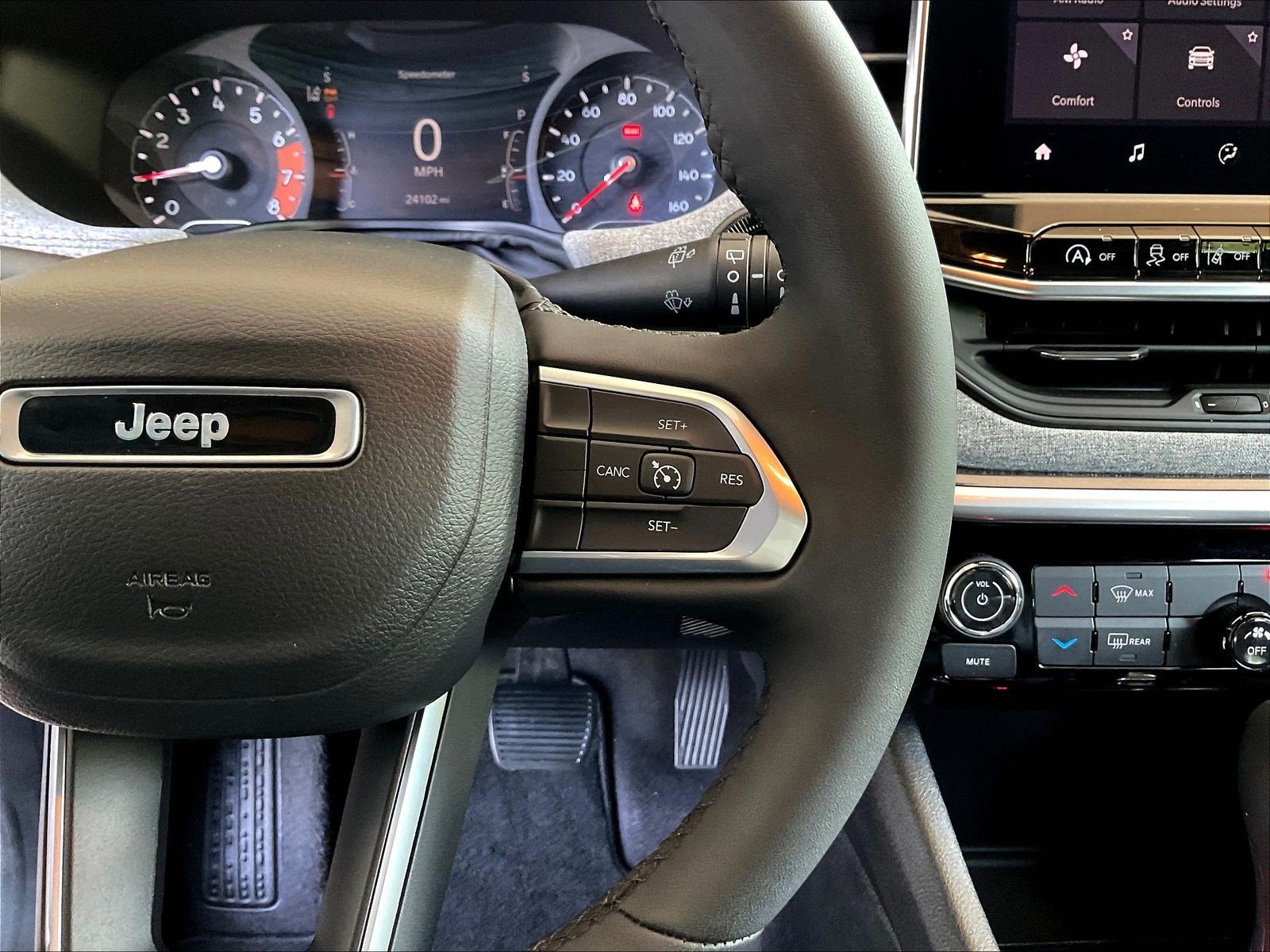Used 2023 Jeep Compass Latitude AWD/4WD image 12
