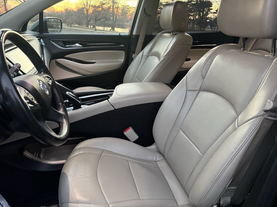 Used 2018 Buick Enclave Essence image 11