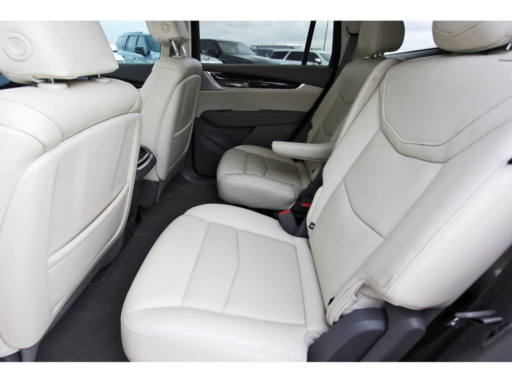 Used 2023 Cadillac XT6 Premium Luxury w/ Technology Package image 7