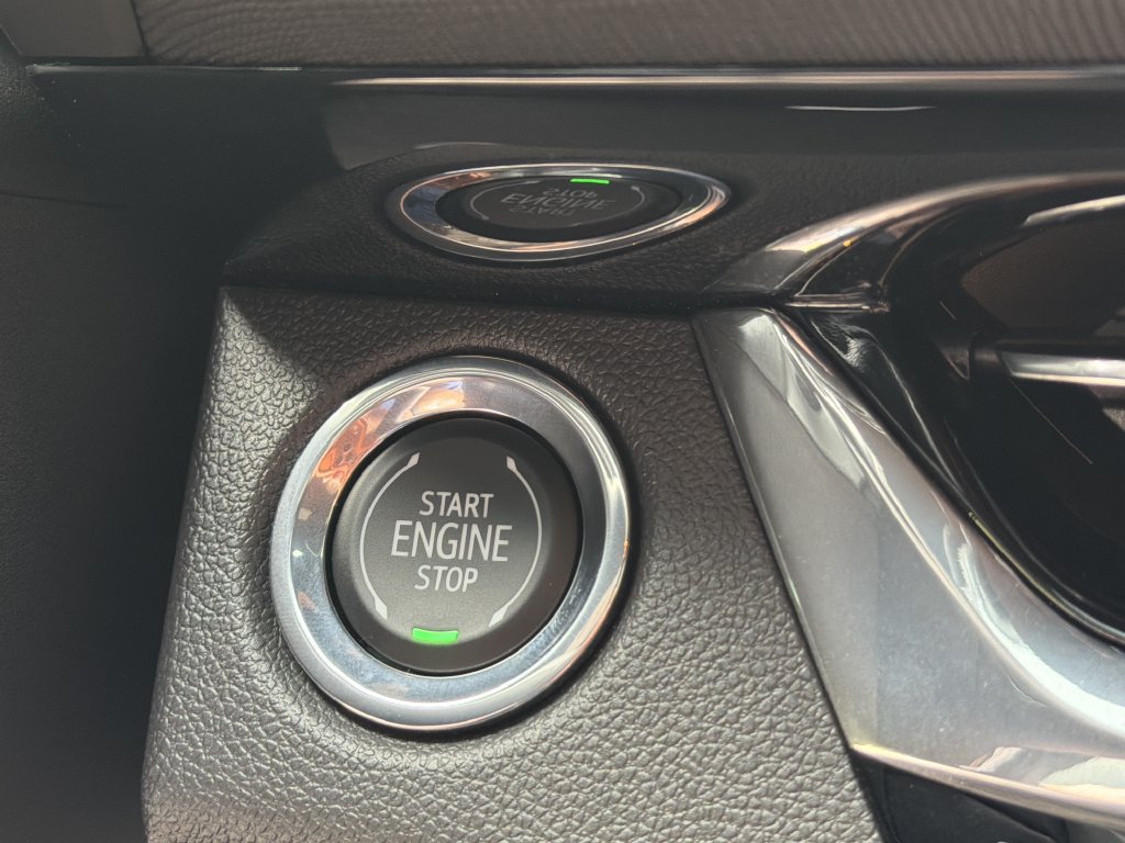 Certified 2025 Buick Envista Avenir FWD image 31