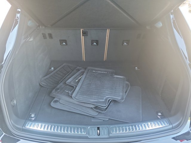 Certified 2025 Porsche Macan AWD/4WD image 15