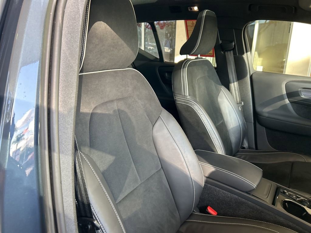Used 2022 Volvo XC40 T5 R-Design w/ Advanced Package image 22