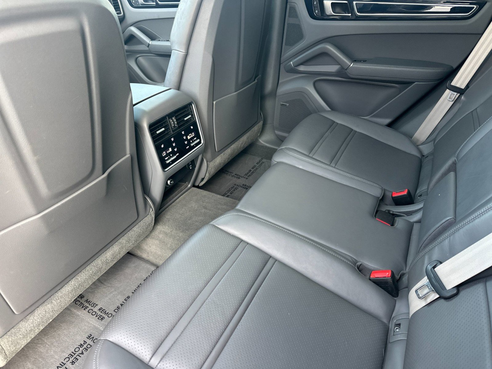 Certified 2023 Porsche Cayenne Platinum Edition image 13