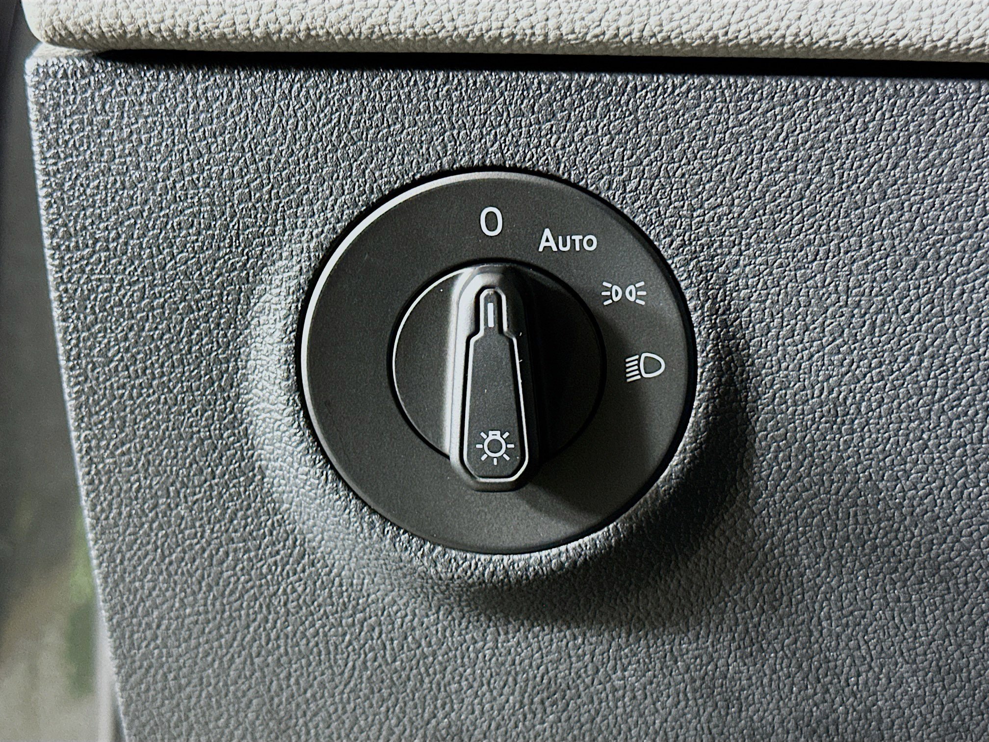 Used 2024 Volkswagen Taos SE image 17