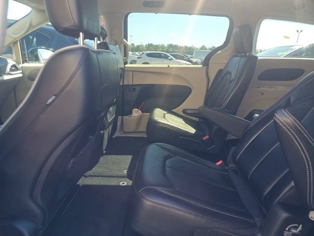 Used 2024 Chrysler Pacifica Touring-L FWD image 13